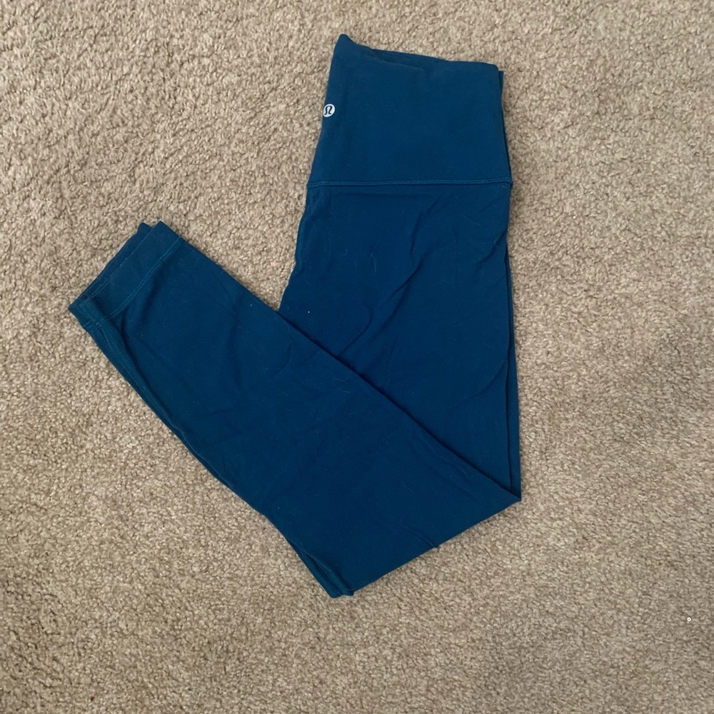 Lululemon navy blue leggings.